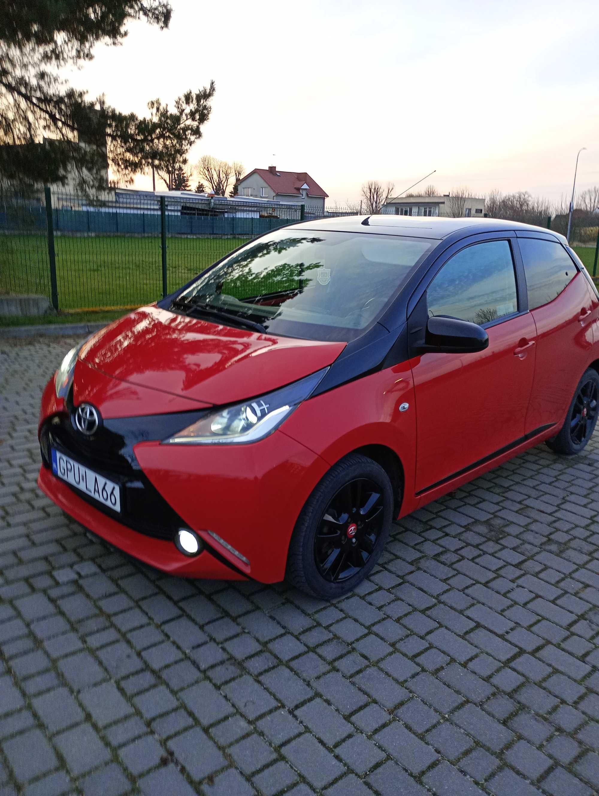 Toyota Aygo X-Cite najbogatsza wersja, tablet, kamera cofania