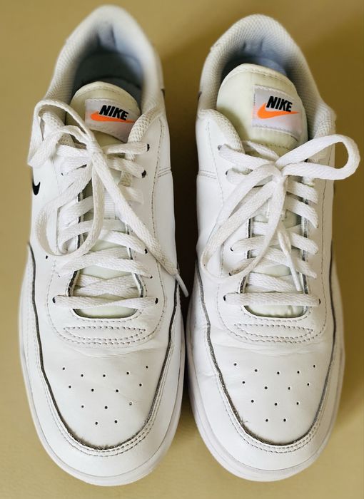 Чоловічі кросівки NIKE.