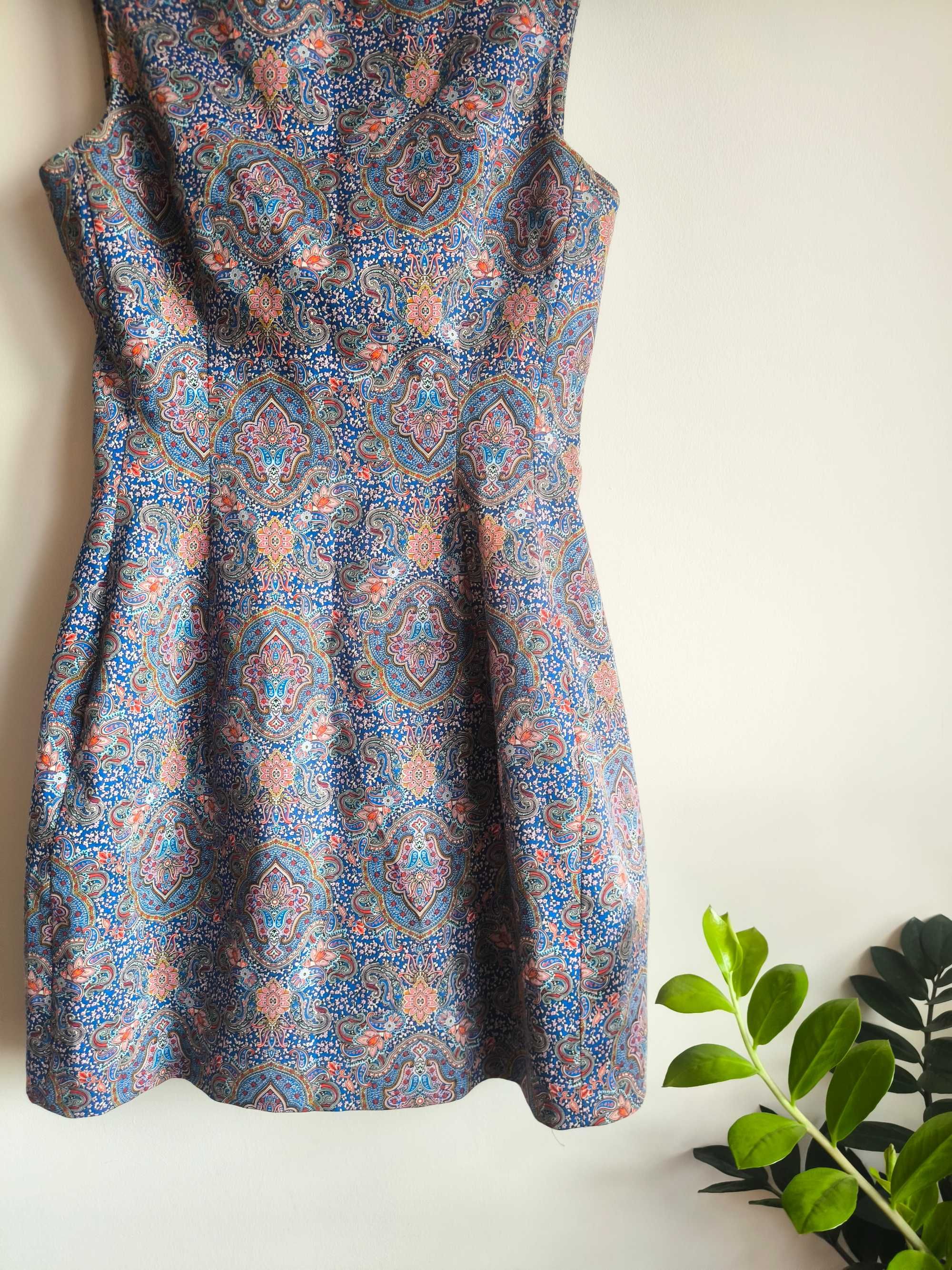 Elegancka i stylowa sukienka marki Zara w rozmiarze S (36)