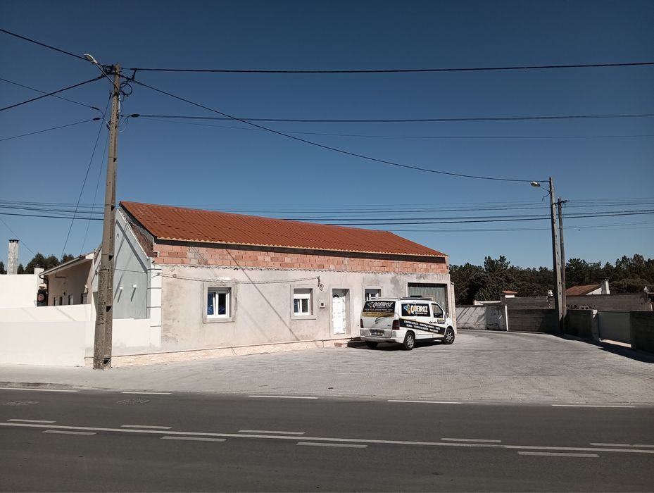 Remodelacao de telheiros em sanduiche e estruturas metalicas