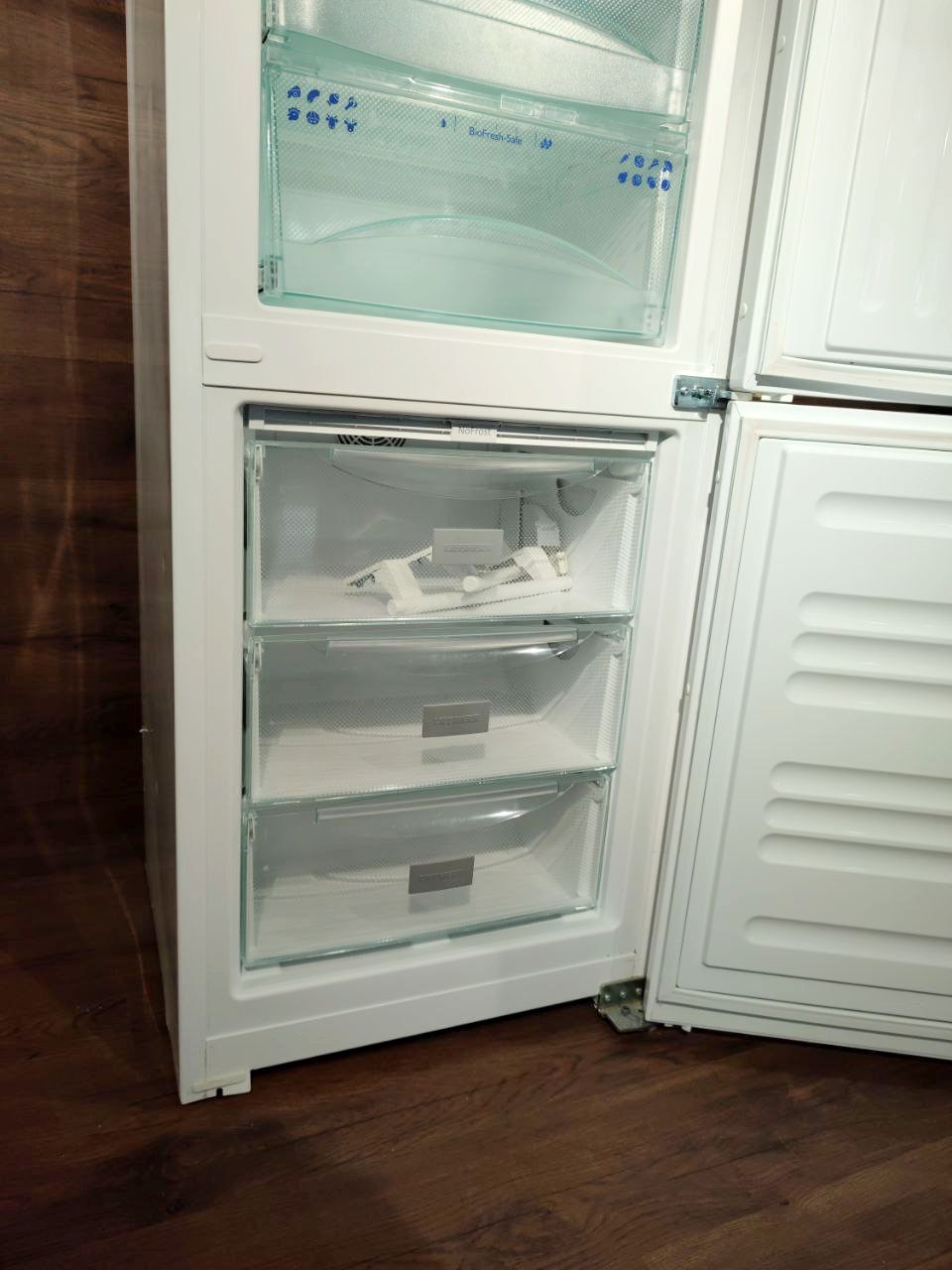 Холодильник Liebherr двокамерний білий гарантія доставка склад 294 л