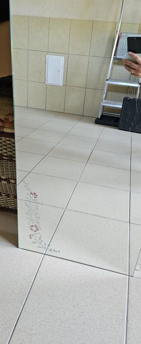 Dwa lustra kryształowe