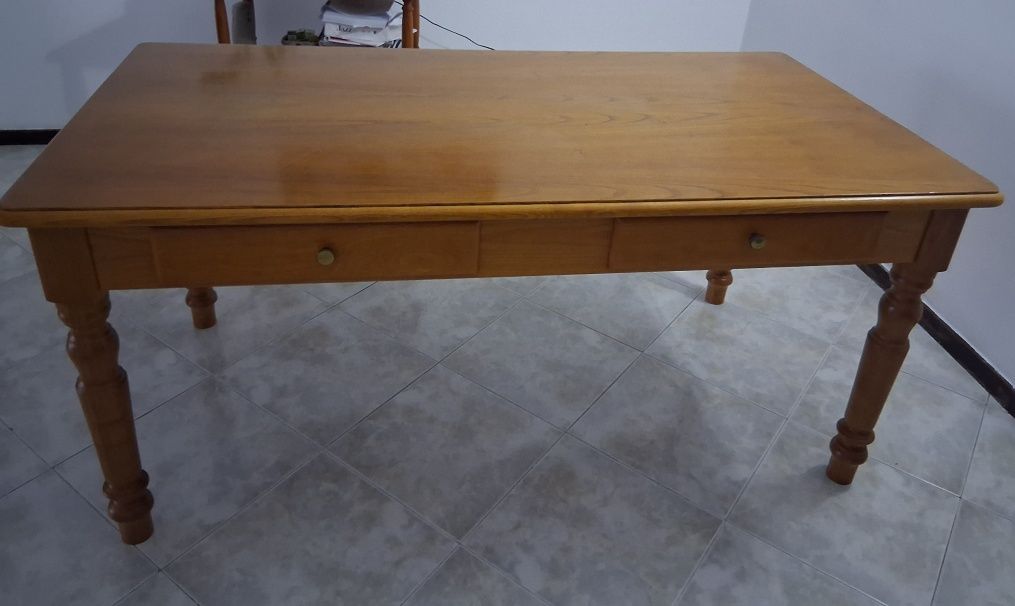 Mesa de sala de jantar