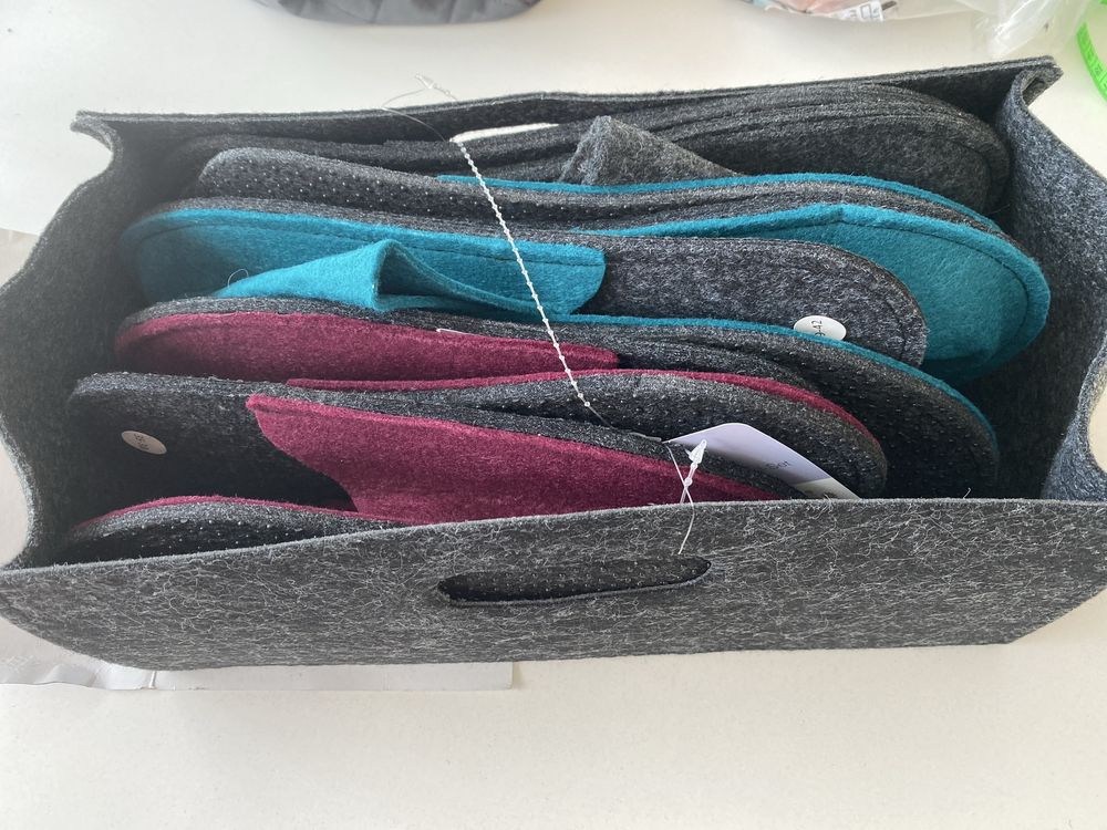 NOWE / Kapcie box 5 par