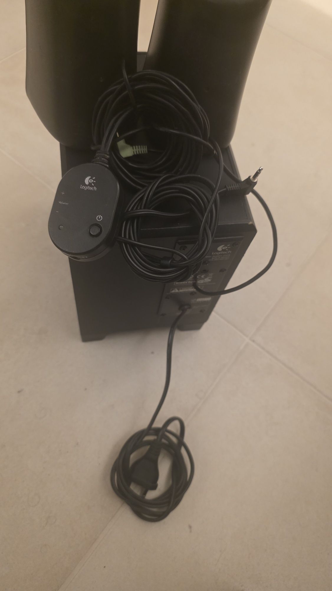 Colunas Logitech