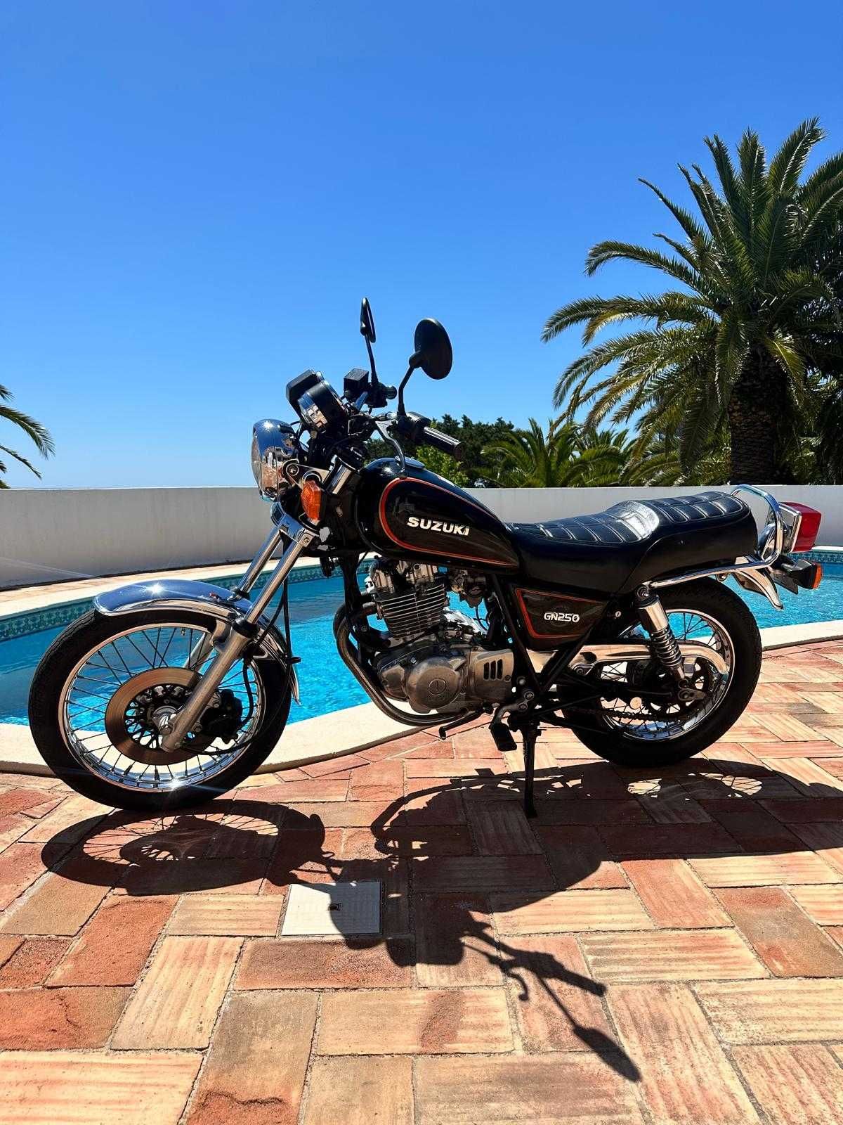 Suzuki Gn250 com 30000km