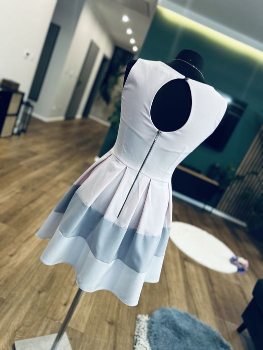 Pastelowa różowa sukienka rozkloszowana s 36 wesele