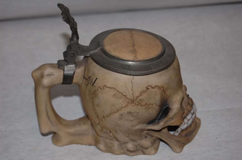 Kufel porcelanowy w formie czaszki , niemiecki , ręcznie wykonany