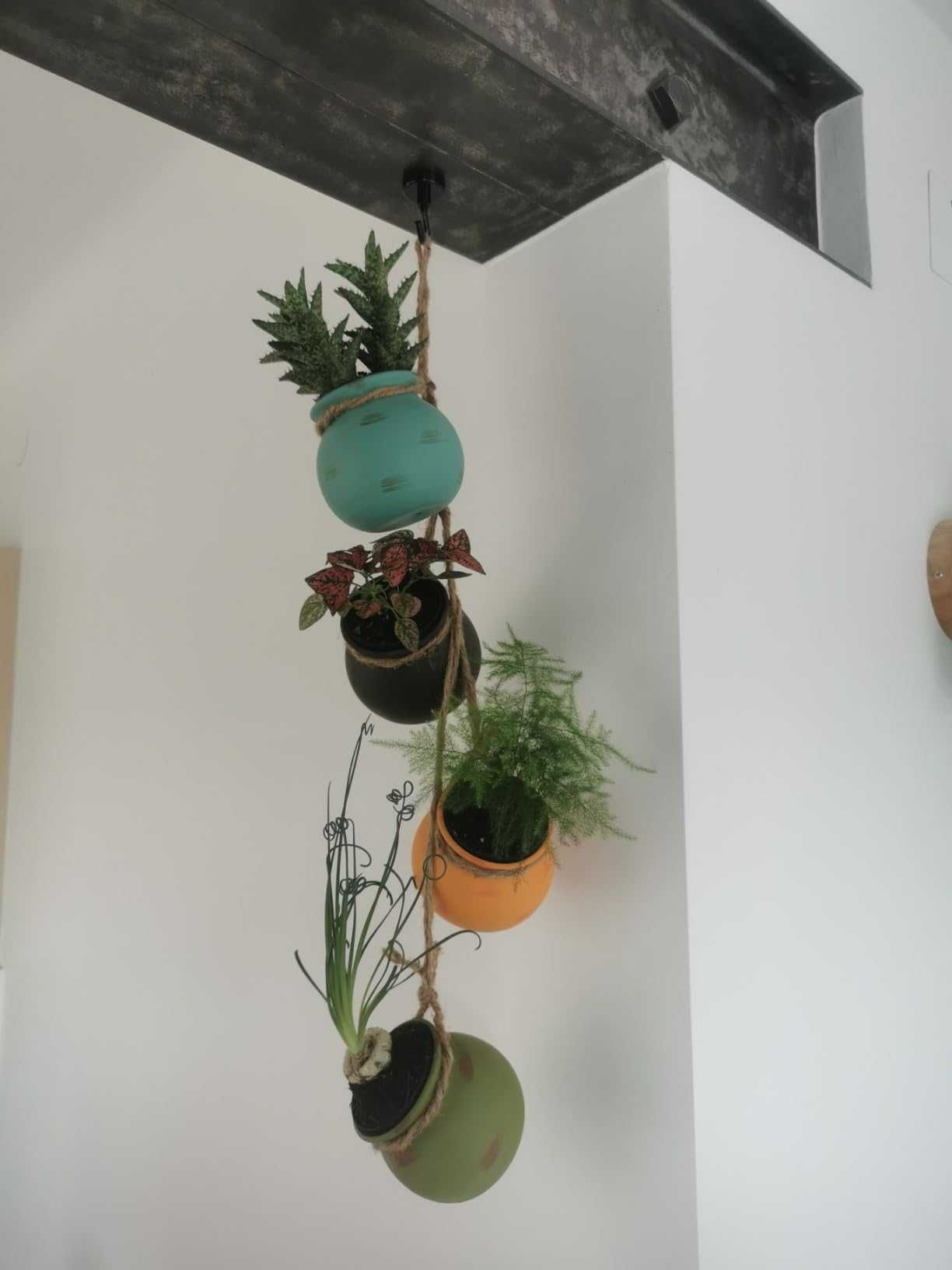Zestaw wiszących doniczek na sznurku na taras balkon dekoracja