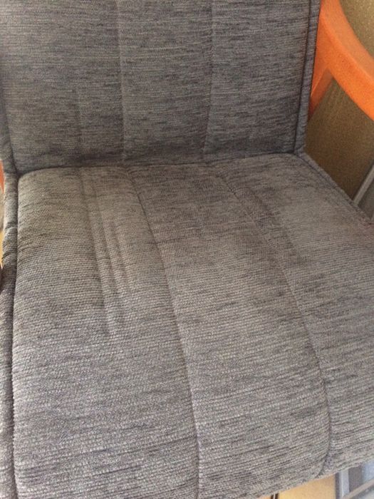 Poltrona em tecido cinzento