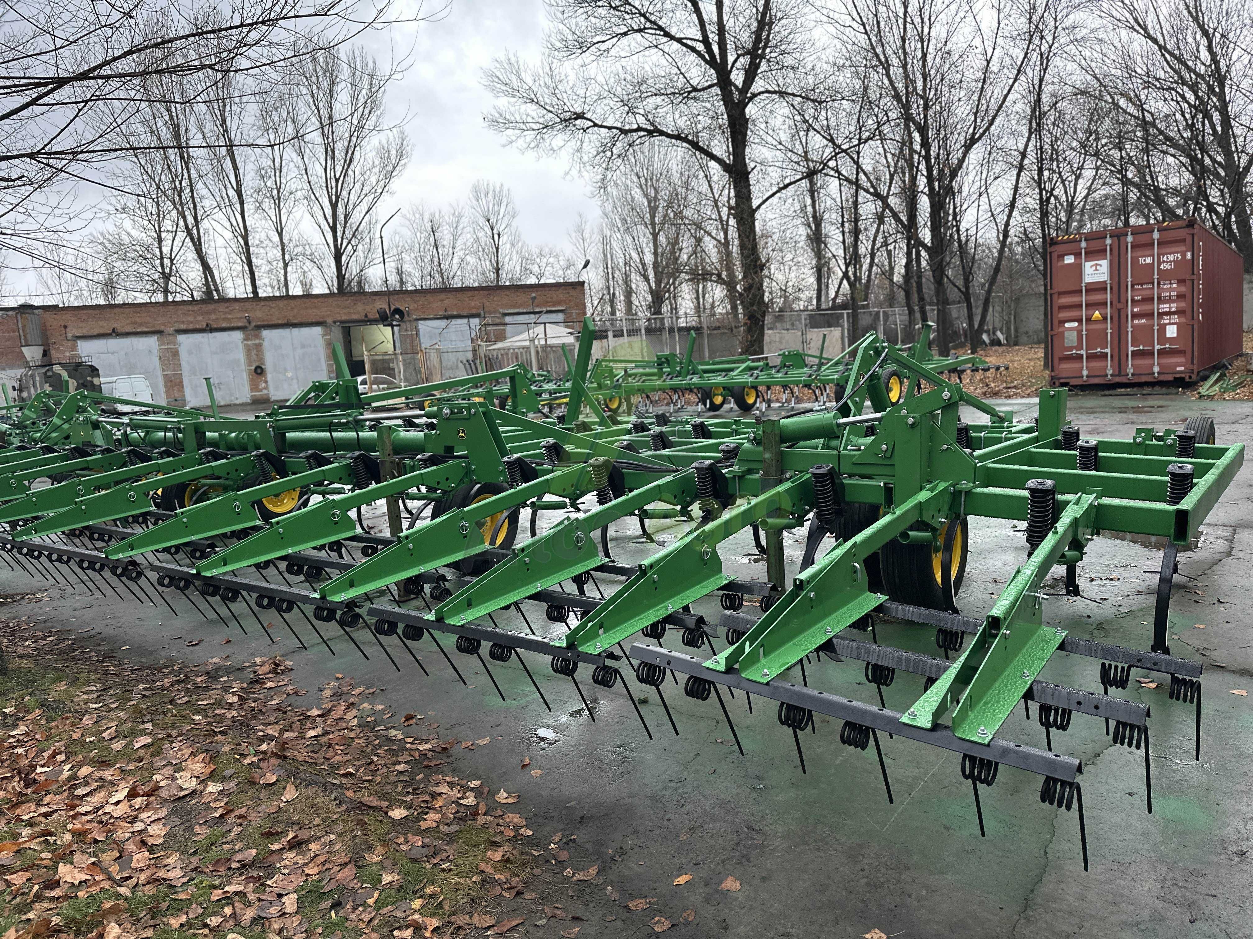 Культиватор Джон Дір 980 John Deere шириною 13 метрів