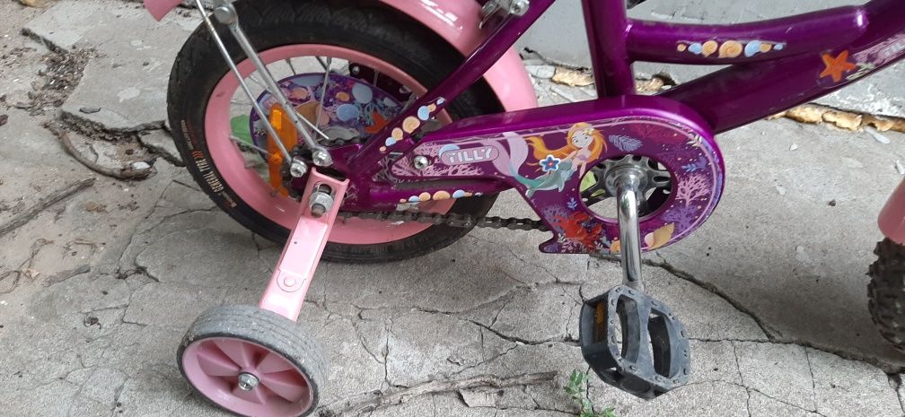 Детский велосипед Tilly с дополнительными колесами б/у