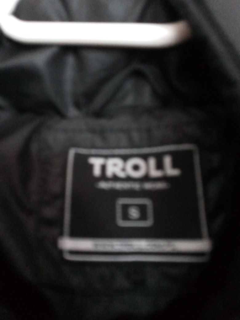 Kurtka damska Troll 36 czarna krotka pikowana