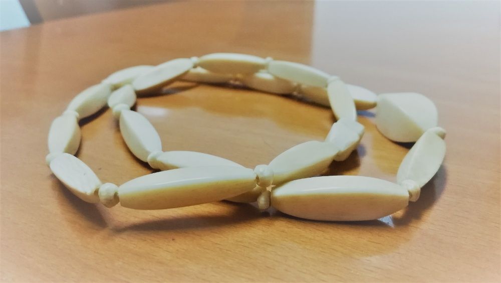 Colar antigo elos geométricos