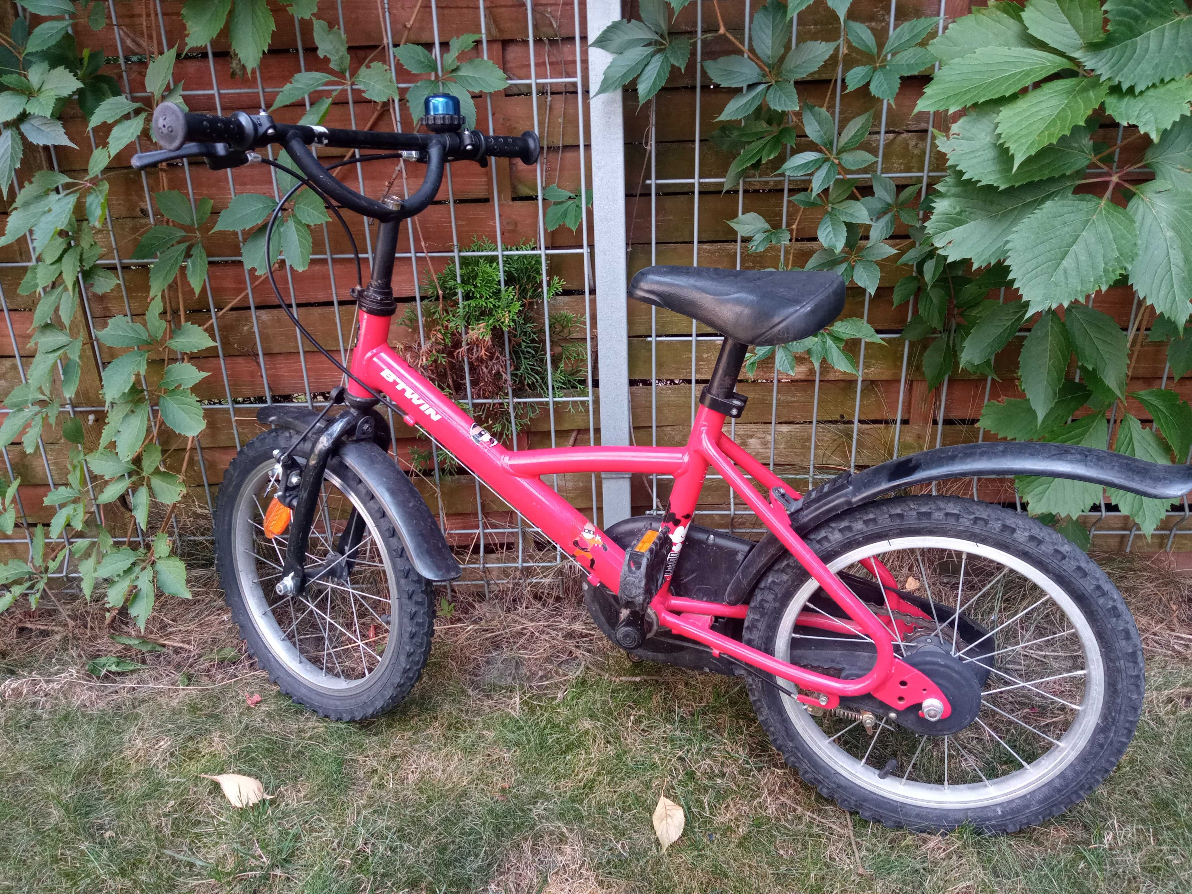 Rowerek B-TWIN Hyper Hero czerwony, 16 cali pompowane - Decathlon