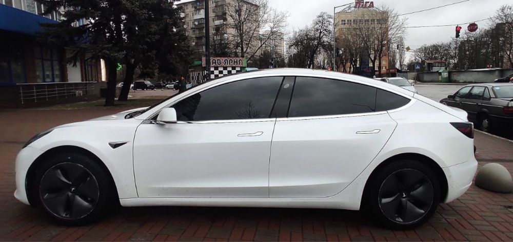 Tesla model 3 Standart Reng plus. Торг. Срочно.