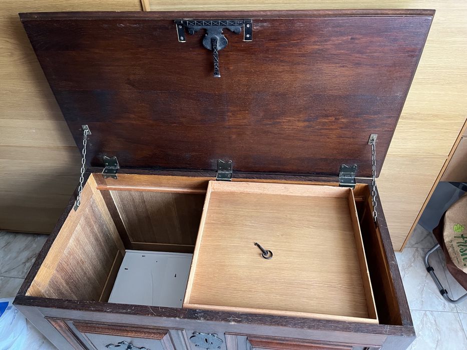 Arca de madeira maciça