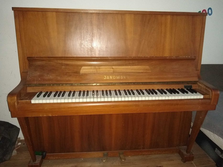 Pianino JANOWSKY, metalowa płyta
