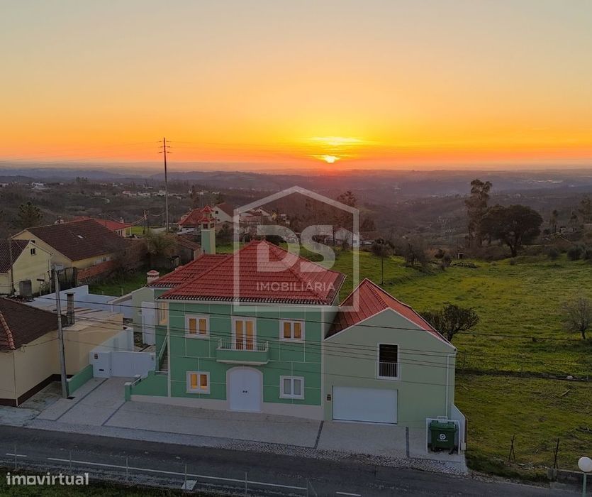 Moradia T4 Venda em Colmeias e Memória,Leiria