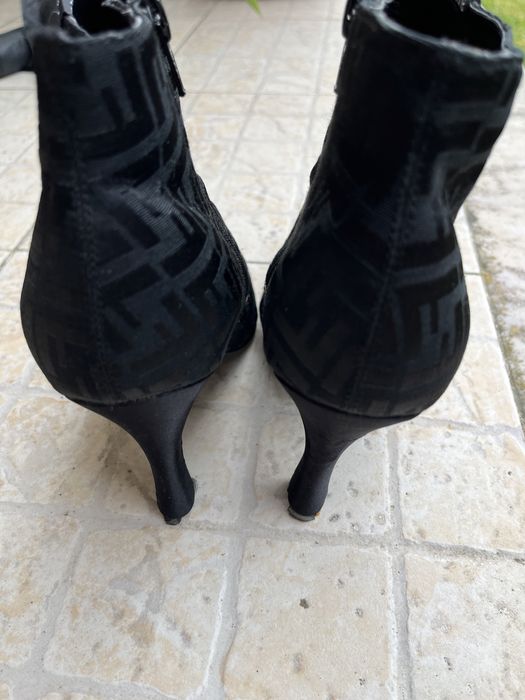 Botim preto de salto Alto