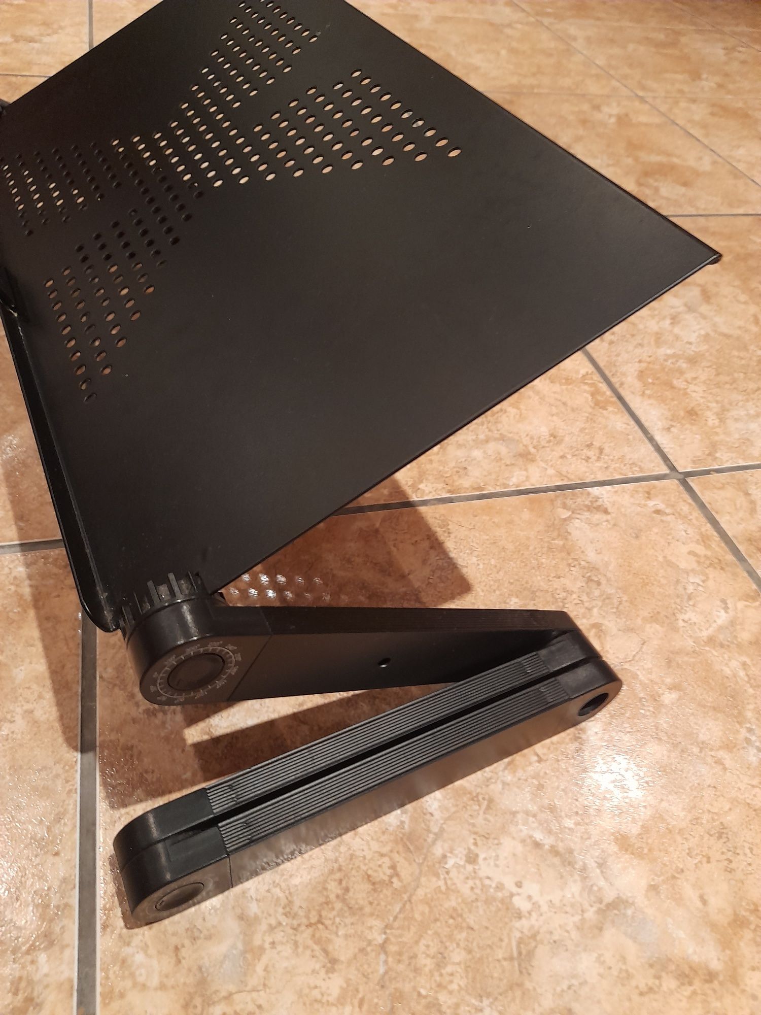 Mesa elevatória para computador