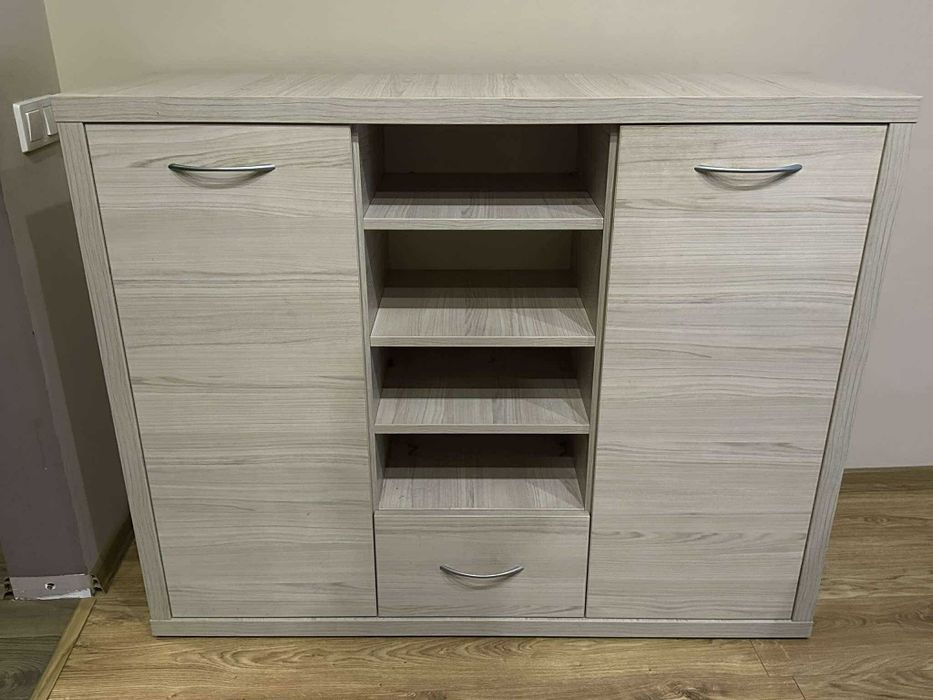 Szafka  z półkami