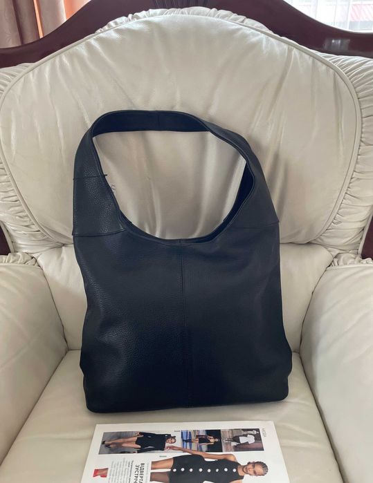 Італійська шкіряна сумка хобо велика чорна
