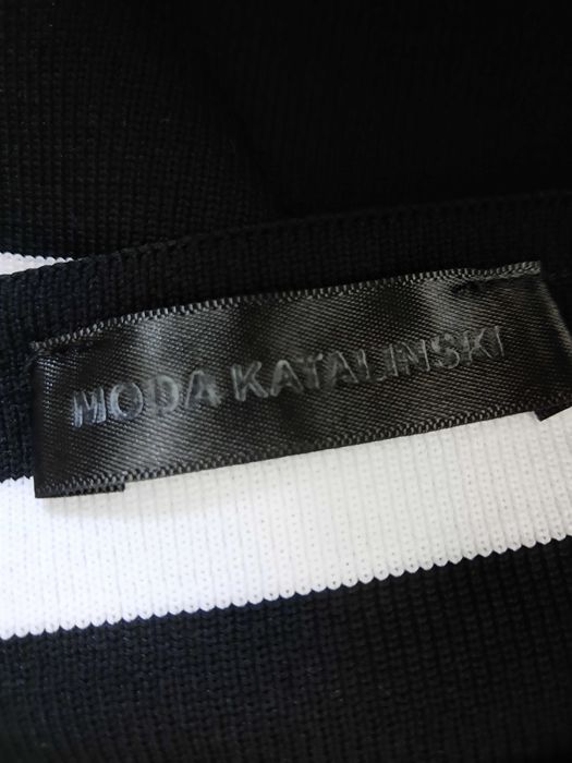 Dopasowana sukienka XS-S w paski MIDI biało czarna