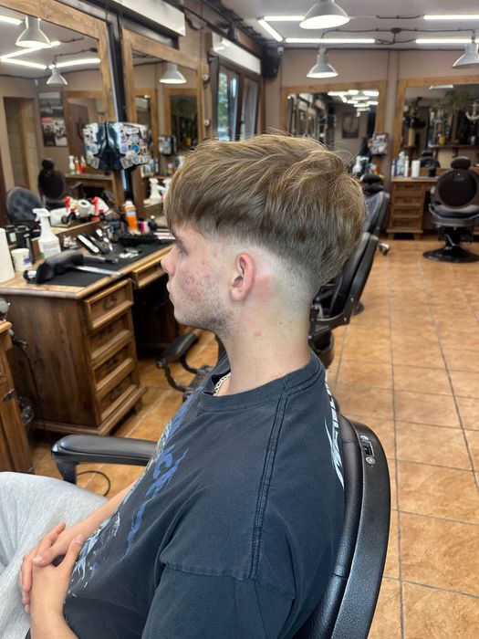 Mobilny Fryzjer Barber z dojazdem do domu Tychy - Faktura Włosa