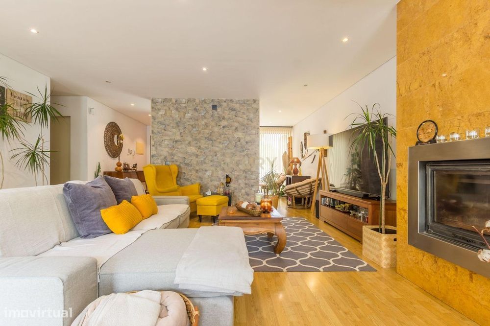 Espetacular Moradia com Piscina e Garagem no Barreiro, Setúbal