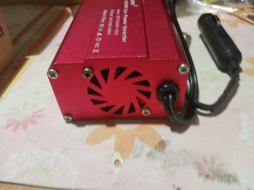 Sprzedam przetwornicę 12 V na 230 V