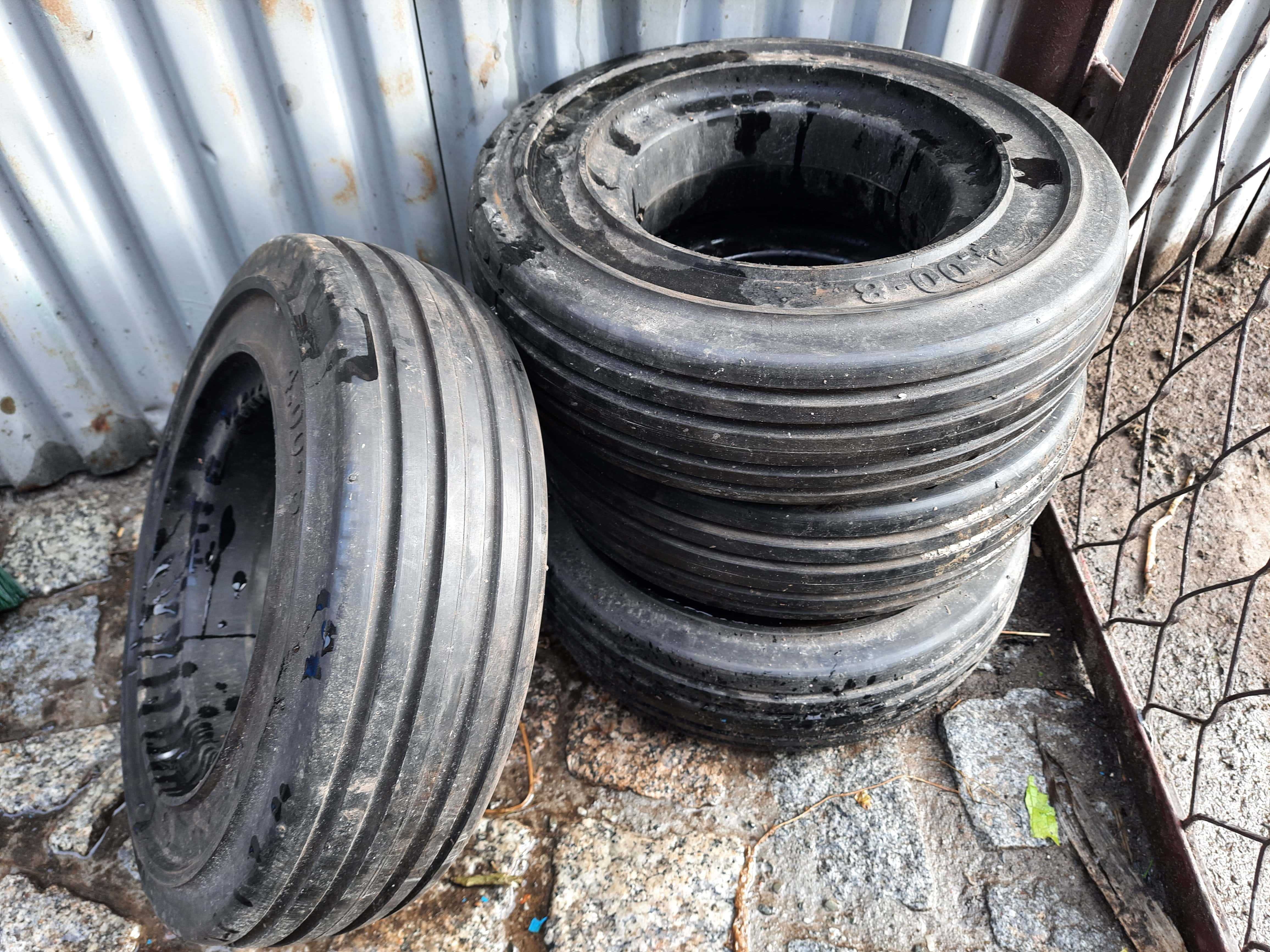 Opona do wózka widłowego 4.00 - 8, RIM 3"