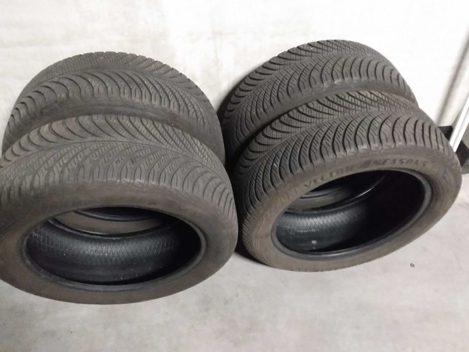 Opony 4 x Goodyear Vector 4Seasons Gen-2 215/55/R17 94V
