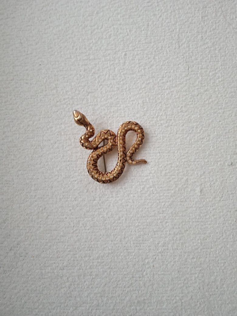 Broszka w kształcie węża