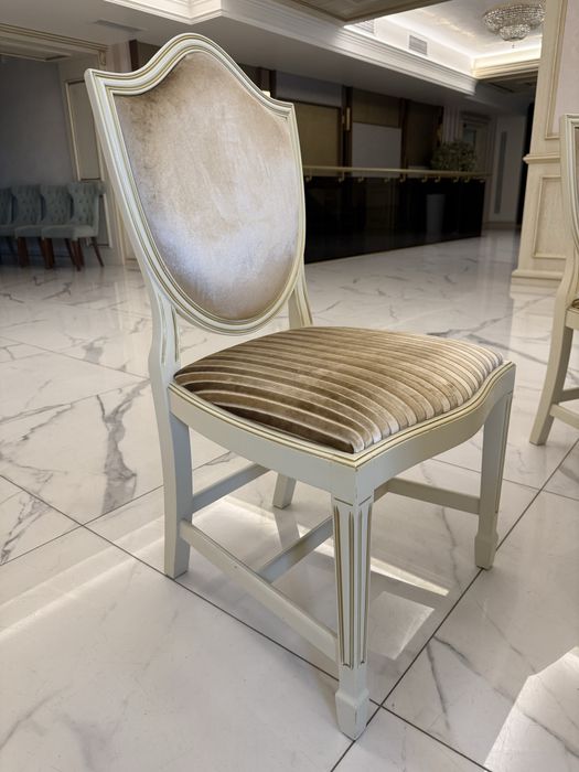 Стільці Випрбництво Італія