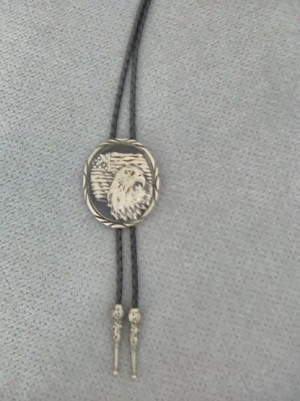 Krawat kowbojski tzw.bolo tie.