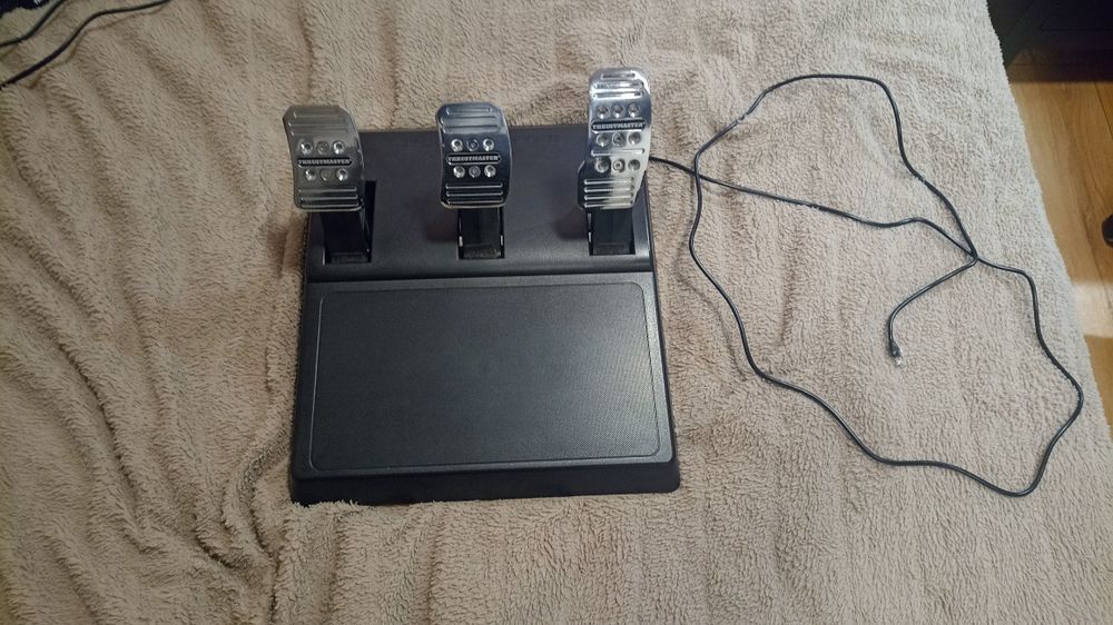 Thrustmaster T300 ferrari alcantara edition + stojak