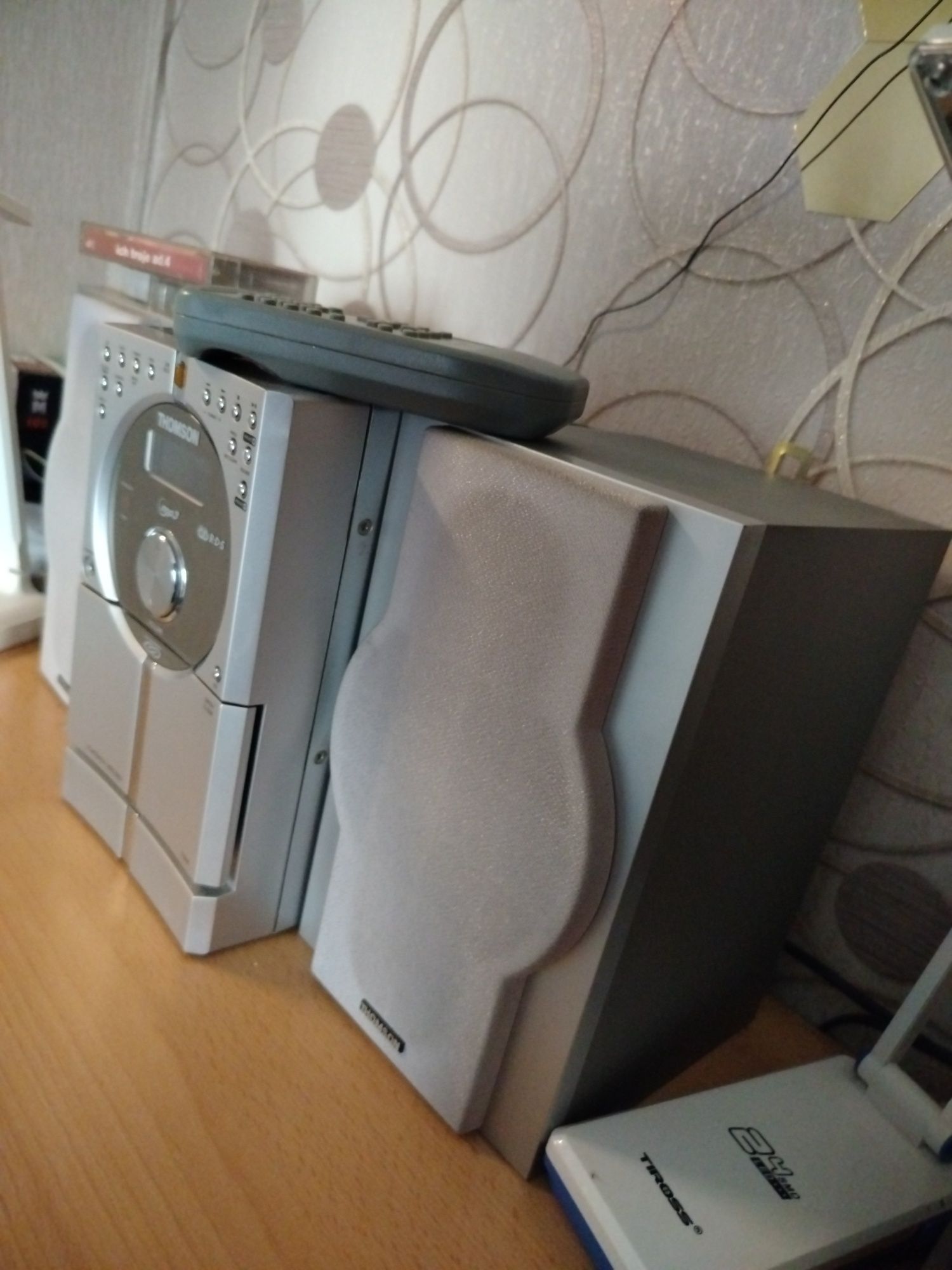 Mini wieża THOMSON z CD/MP3 + pilot + głośniki