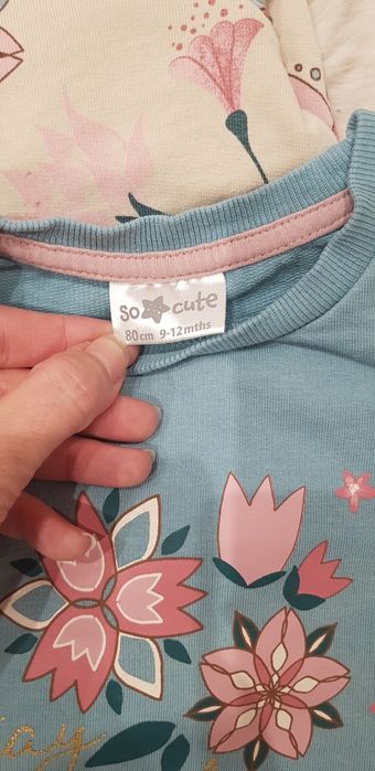 Niebieska bluzeczka w kwiatki roz. 80 kremowa gratis