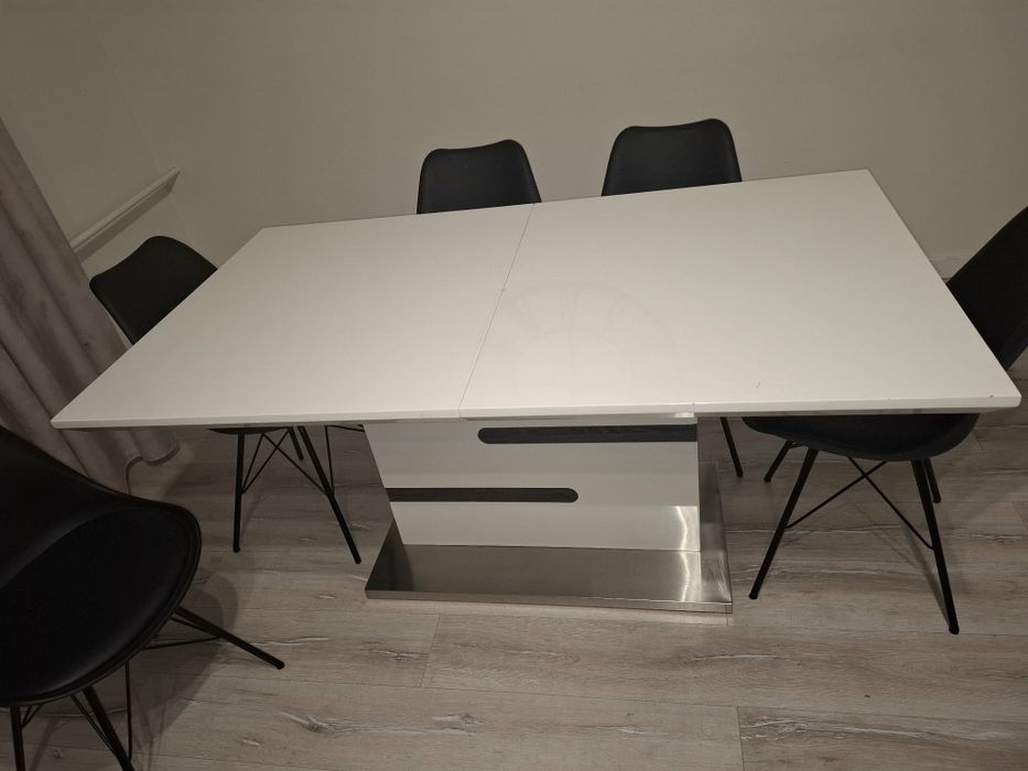 Stół rozkładany do salonu + 8 krzeseł