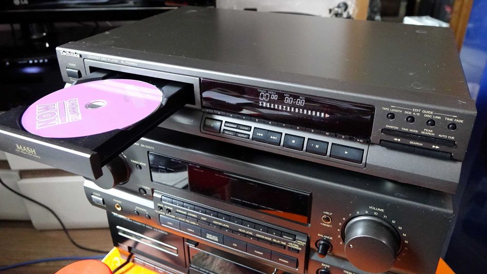 Odtwarzacz płyt CD TECHNICS -super stan!