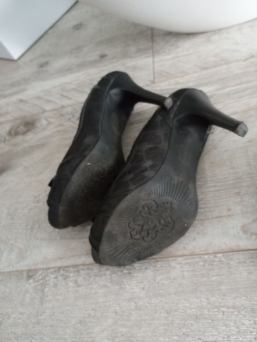 Czółenka dwie pary rozm. 38