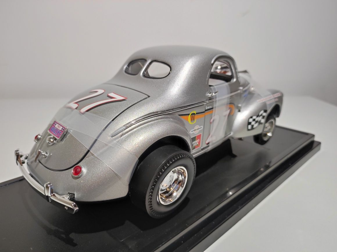 Willys Coupe 1941 1:18 Road Signature