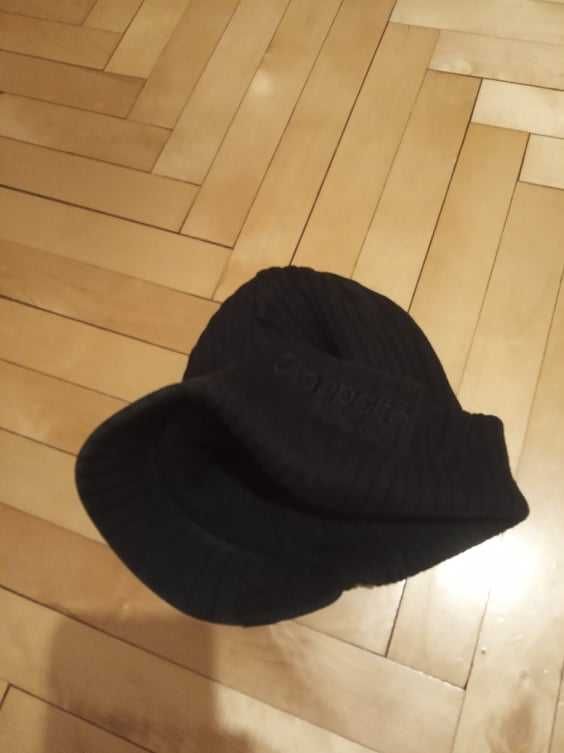 Фірмова шапка на зиму