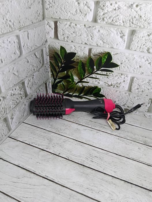 Фен-щетка 1000w состояние новой