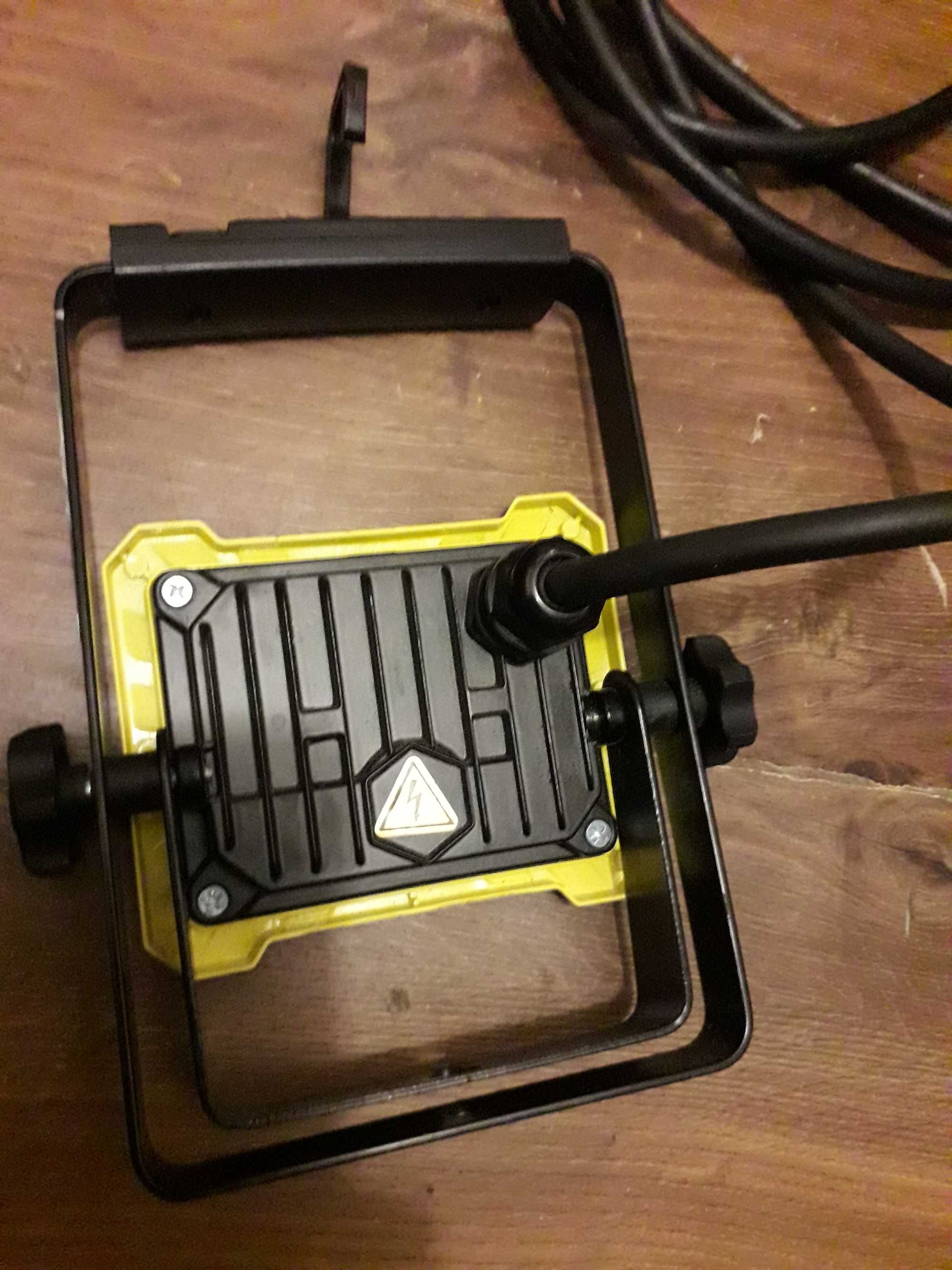 Lampa    budowlana garażowa warsztatowa