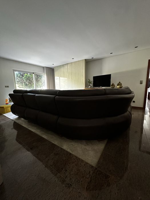 Sofá em pele castanho