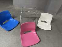 Cadeira IKEA com tres cores de assentos
