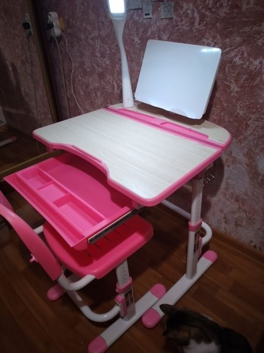 Продам парту для дівчинки