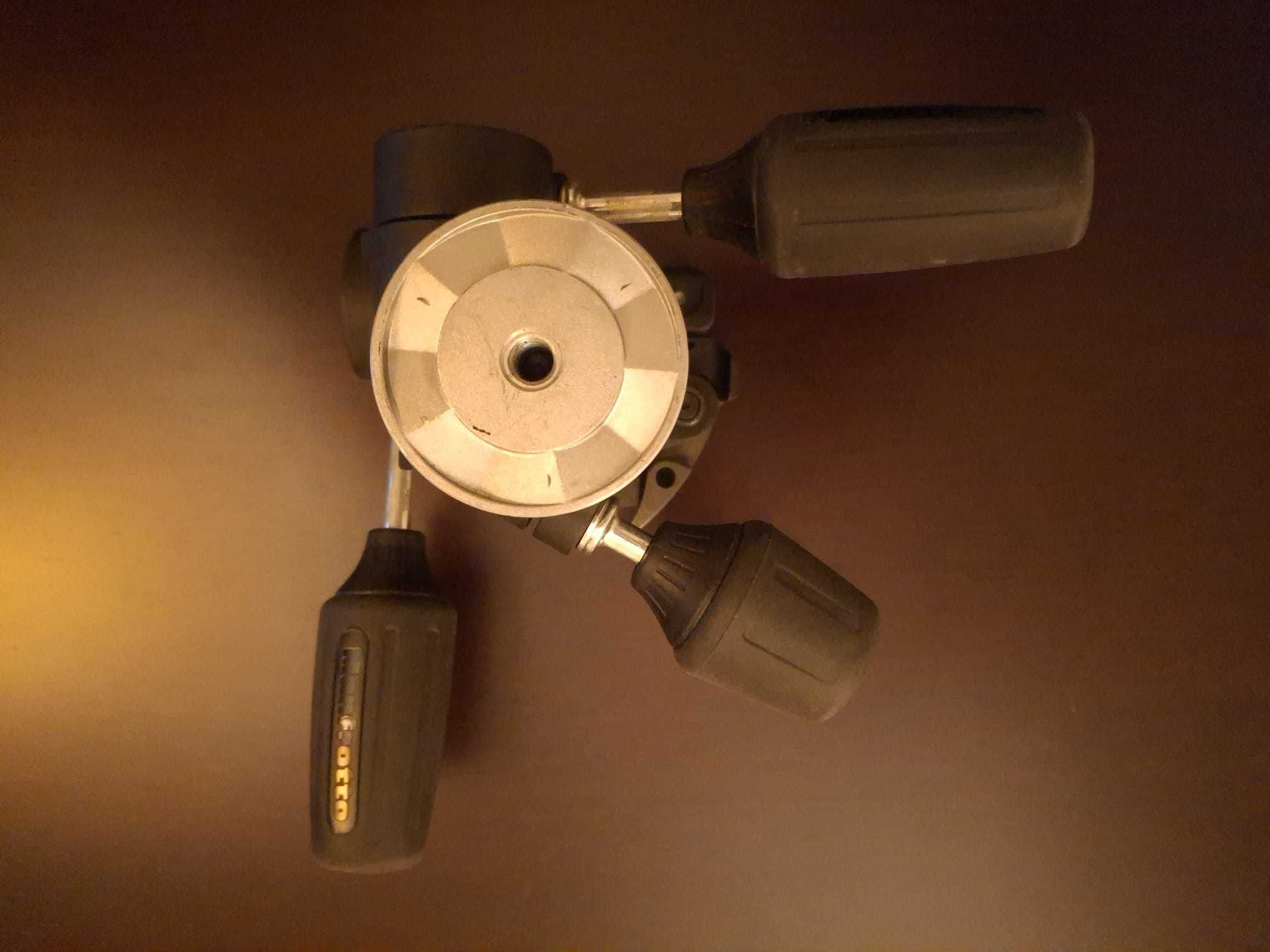 Cabeça marca Manfrotto modelo 804RC2.